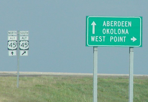 Signage at the MS 8/Alt U.S. 45 interchange.