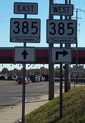 TN 385 signs at the north side of the Kirby Parkway SPUI.
